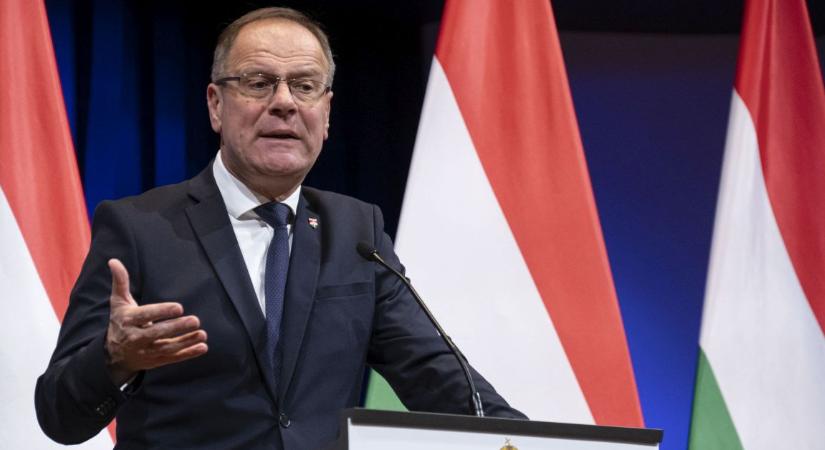 Navracsics is csak a sajtóból hallott arról, hogy az EU állítólag feloldaná a pénzek egy részének zárolását