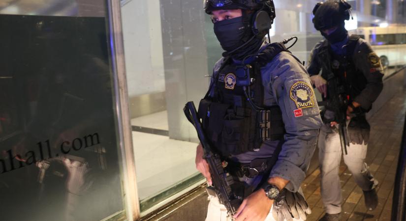 Tinédzser lövöldözött egy bangkoki plázában