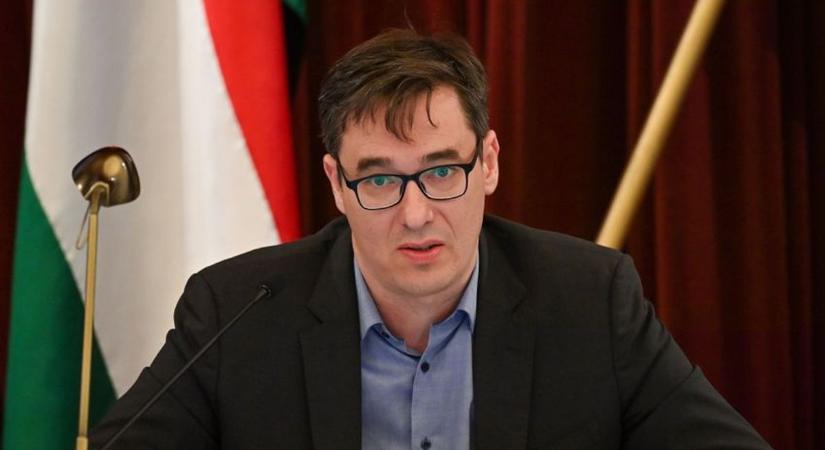 Karácsony tízmilliós jutalmakat osztott, aztán megemelte a buszjegy árát