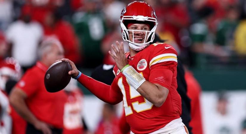 Százmillió dollártól fosztotta meg a rajongóit az NFL legnagyobb sztárja - videó