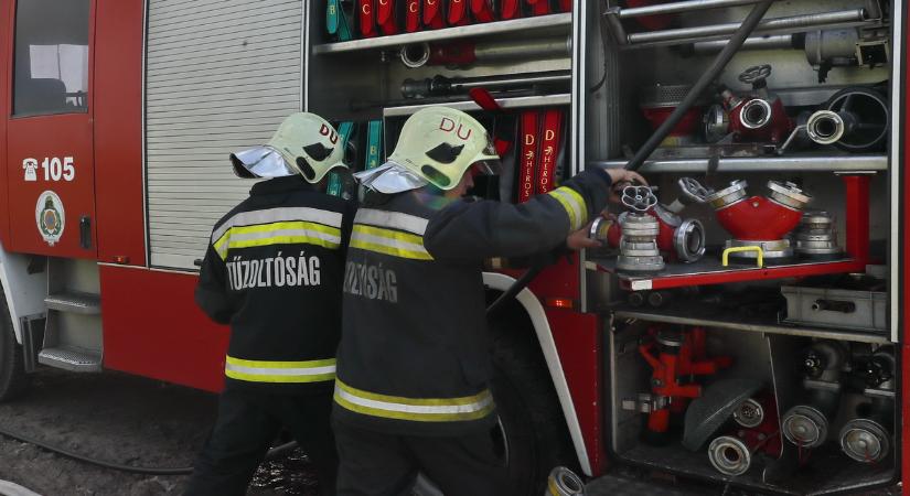 Hatalmas füstfelhő Csepel felett: kiderült, mi történt - fotók, videók a helyszínről