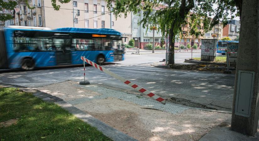 Már megint sok autós bukott le a buszsávban Budapesten