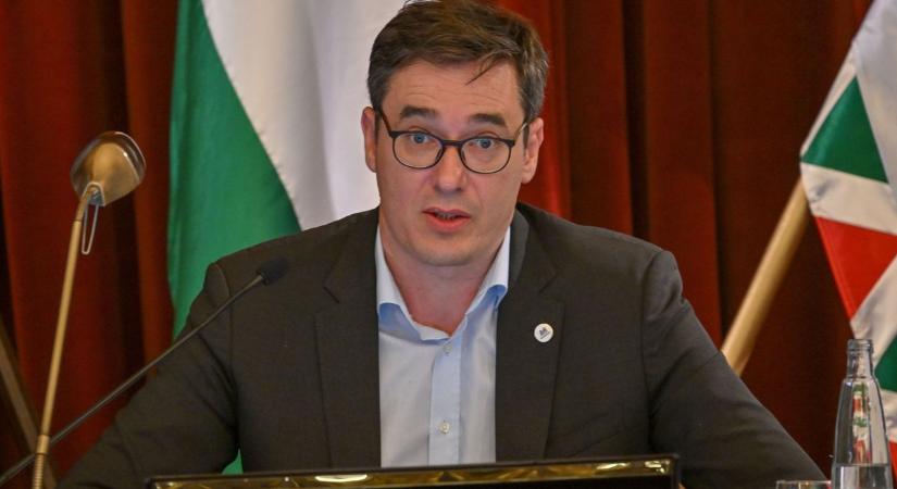A jegyárakra nincs pénz, de a BKK és a BKV vezetői titokban tízmilliós jutalmat kapnak Karácsonytól