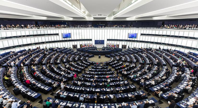 Az Európai Parlament megpróbál beavatkozni a lengyel választásokba