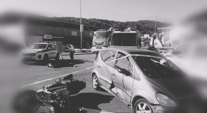 TRAGÉDIA: Autóval ütközött, szörnyethalt egy motoros