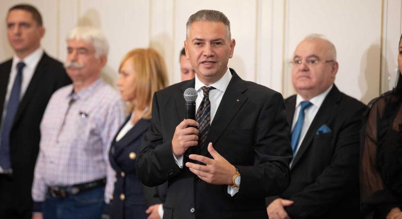Független képviselőként folytatja A remény mozgalmának alapítója