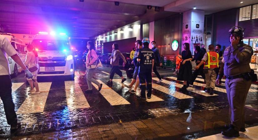 Egy 14 fiút gyanúsít a thai rendőrség azzal, hogy három embert megölt, négyet pedig megsebesített egy bangkoki bevásárlóközpontban lövöldözött,