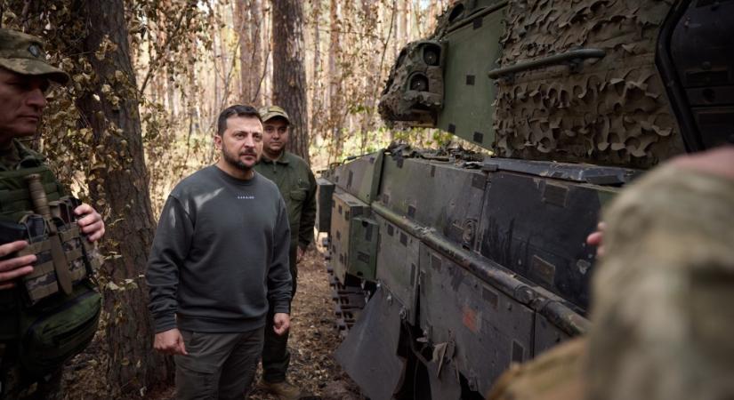 Zelenszkij kedden a Kupjanszk-Liman frontszakaszra látogatott, megszemlélte a harcoló csapatokat