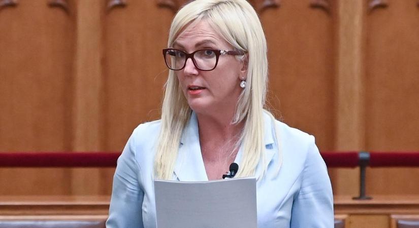Elhagyta férjezett nevét a DK képviselője