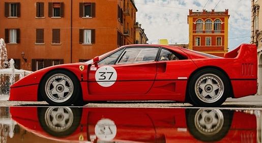 Ilyen az olasz autós mennyország: negyven Ferrari F40 vonult végig Toszkánán