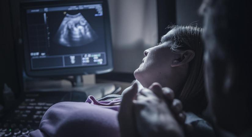 Hát elment az esze? Az 52 éves anyám egy nála 10 évvel fiatalabb férfitől esett teherbe, és szülni akar