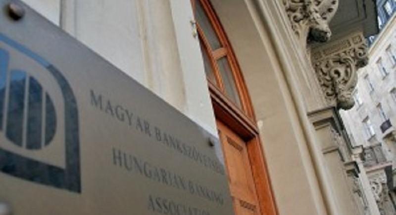 Bankszövetség: minden tagbank maga dönt a kamatszintekről