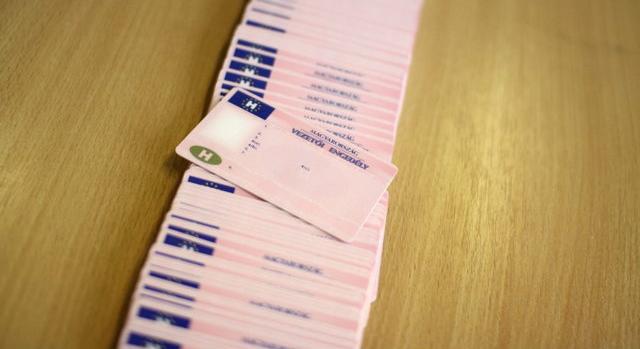 Az autósiskolák nem tudják, miből finanszírozná az állam az ingyenes jogosítványokat