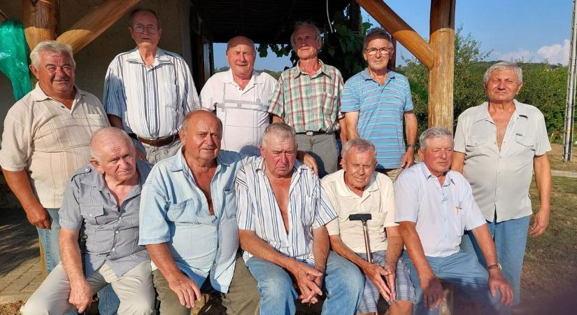 Osztálytalálkozót tartottak Bakonycsernyén