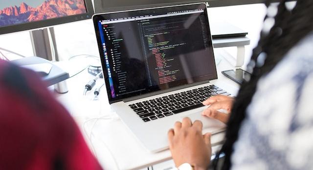 Karrierváltás: 600 ezerhez közelít a junior informatikusok átlagbére