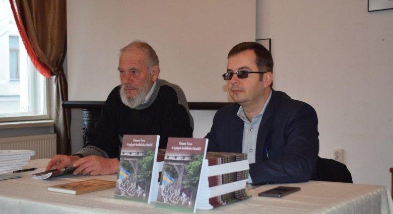 Csak az anyanyelvvel nem lehet soha jóllakni...