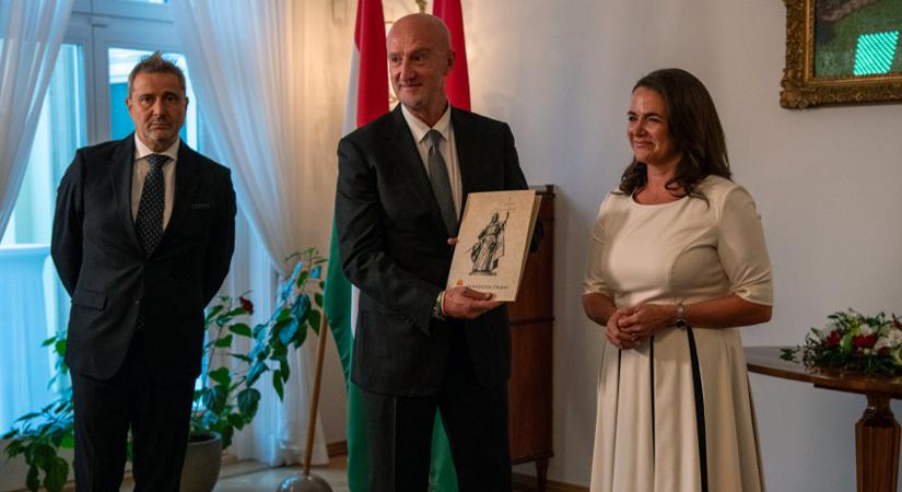 A kapitány és segítője otthon érzi magát Magyarországon