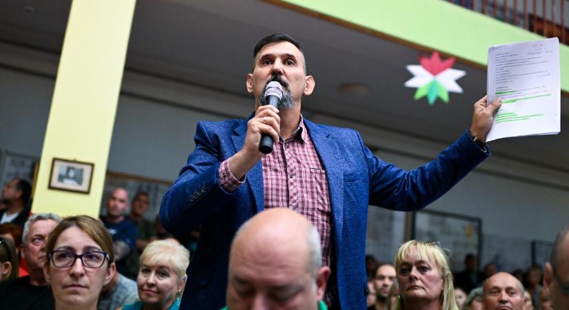 Maga hazudik! Nem, maga hazudik! – kiabálásba és személyeskedésbe fulladt az ácsi katódgyár lakossági fóruma