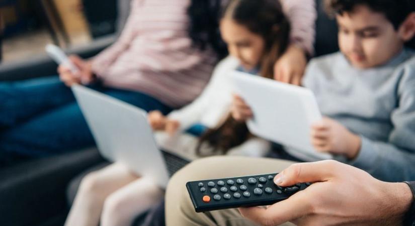 A háztartások ma már szinte képtelenek meglenni tévé és internet nélkül egy felmérés szerint