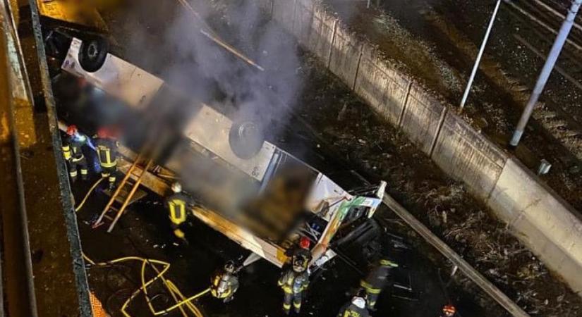 Tragédia Velencében: lezuhant egy busz a felüljáróról, legkevesebb 21 ember meghalt