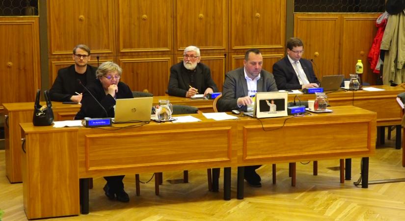 Egész pályás letámadást indítottak a szocialisták Pécsett az LMP ellen
