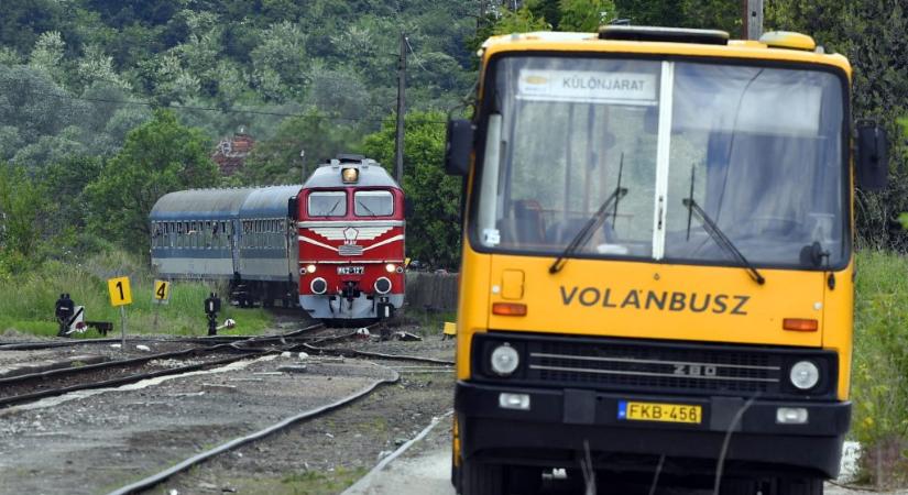 Túlszaladt a költségvetési olló, 90 milliárdot kell kérnie Lázárnak vonatokra és buszokra