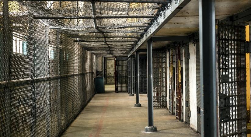 Börtönre ítélték a miskolci rendőrautóba száguldó ámokfutót