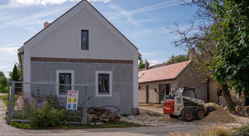 Felnőttképzésre hozták létre, már székelyföldi kastélyt és Balaton-felvidéki panziót is vett a Magyar Turizmus Akadémia
