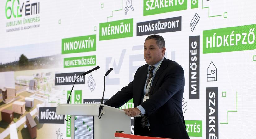 Átadták az ÉMI Építésügyi Minőségellenőrző Innovációs Nonprofit Kft. új csarnokát
