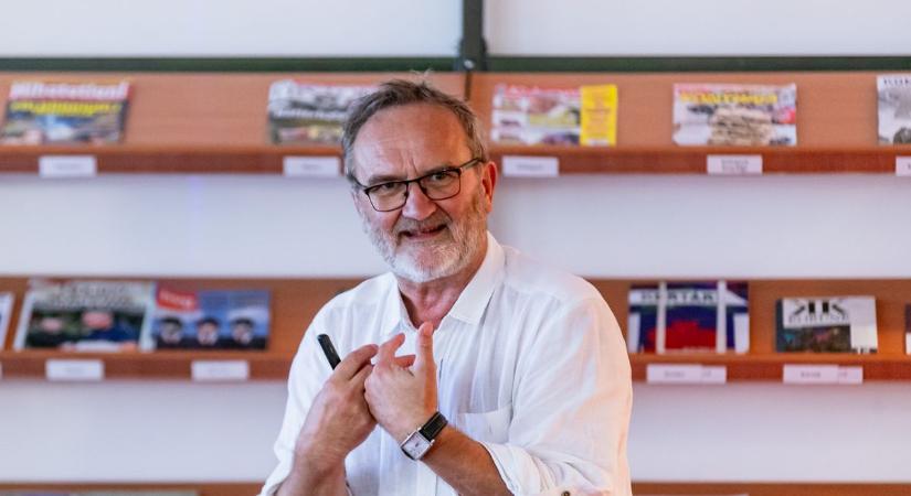 Dr. Fűzfa Balázs rendhagyó irodalomórája klasszikusoktól a posztmodernig