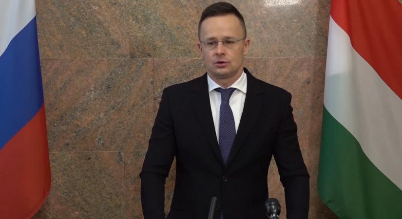 Szijjártó Péter: garancia kell, hogy az OTP ne kerülhessen fel újra az ukrán feketelistára