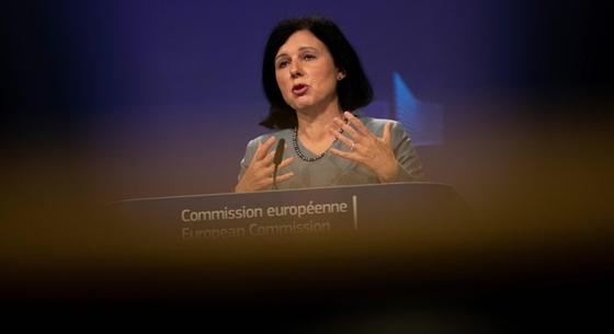 Věra Jourová: Nem szabad „paranoiásnak” lenni a mesterséges intelligencia szabályozásával