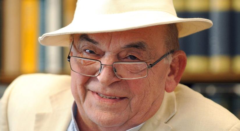 Bodrogi Gyula 89 évesen is bátran vezet
