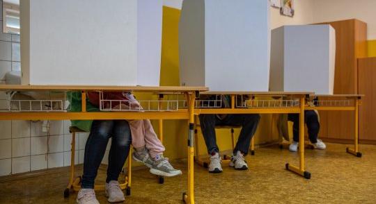Több százezer szavazót vesztett a Fidesz, de még mindig stabilan vezet