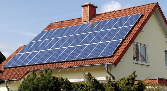 Az országos ingatlankínálat alig négy százaléka rendelkezik napelemmel