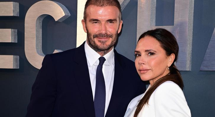 Ritkán pózol úgy együtt az egész Beckham család, mint ahogy azt most sorozatuk premierjén tették