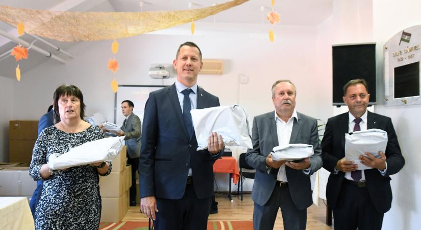 Szigorít a kormányzat, a Klebelsberg Központ kezébe kerül az irányítás