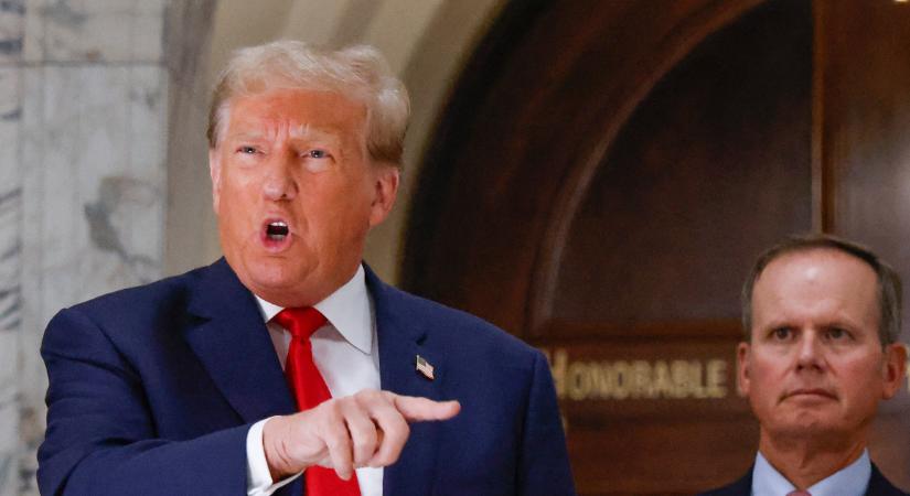 A bíróságon ülő Trump megint kipottyant a Forbes 400 leggazdagabb amerikait tartalmazó listájáról
