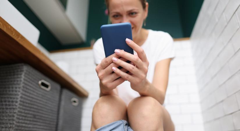 Az orvos figyelmeztet: ezért ne vidd soha a telefonodat a WC-re