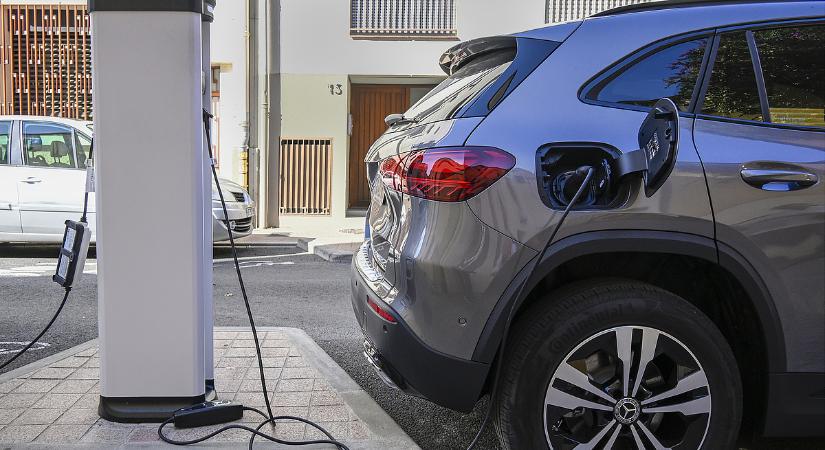 Az EU szubvencióellenes vizsgálatot indít a kínai elektromos járművek uniós importjáról