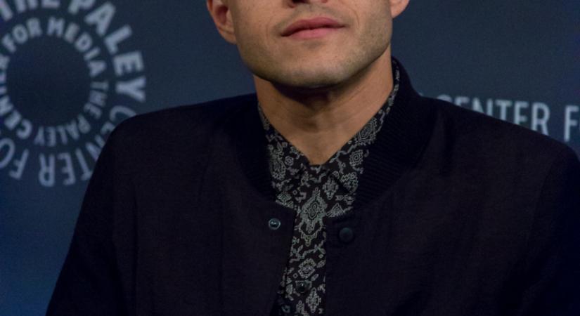 Rami Malek kéz a kézben sétálgatott az új barátnőjével