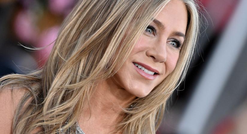 Jennifer Aniston legdögösebb frizurái máig divatosak: nőies vágások a Rachel-fazontól a bobig