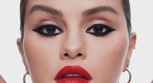Selena Gomez lilában és ezüstben ragyogott a jótékonysági gáláján