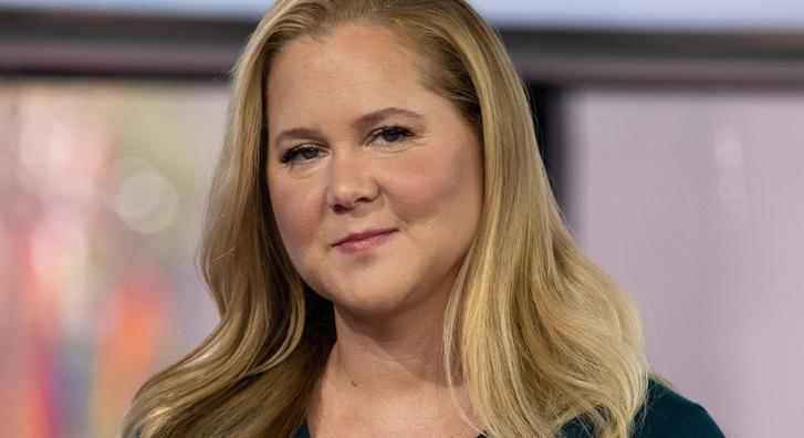 Tarol a neten Amy Schumer előtte-utána fotója, a frissebb kép sokkolta a rajongókat