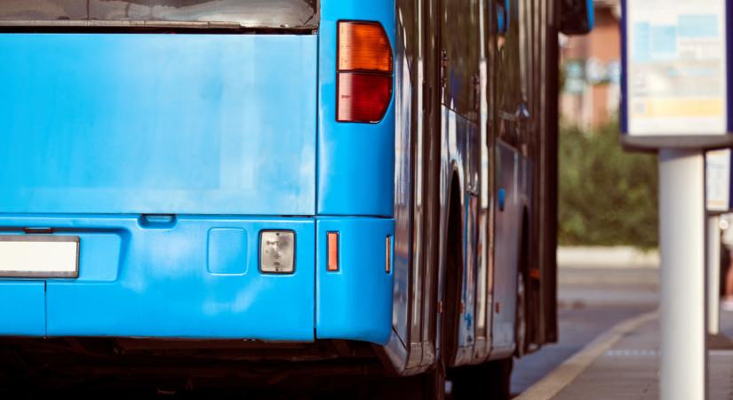 Újabb lezárások Budapesten: több busz útvonala is változik a hétvégén