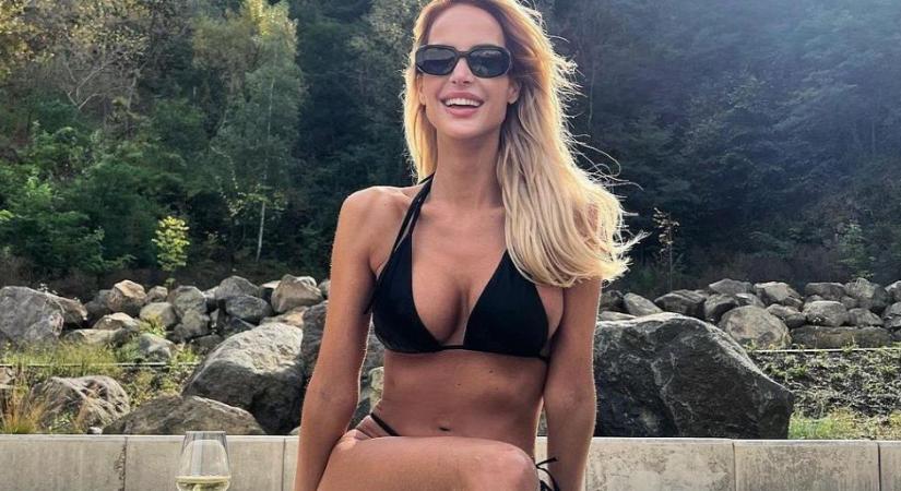 Félrecsúszott a kis bikinifelső Zimány Linda hatalmas mellén - kép