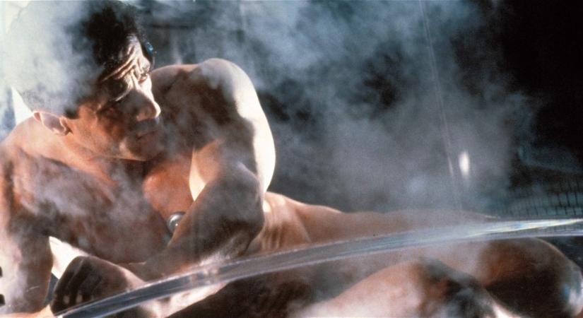 30 éves Sylvester Stallone leggagyibb klasszikusa, végre kiderült mire való a három tengeri kagyló