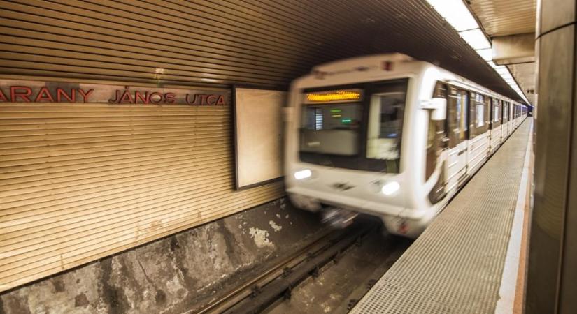 A 3-as metró alá esett egy férfi, áthajtott felette a szerelvény