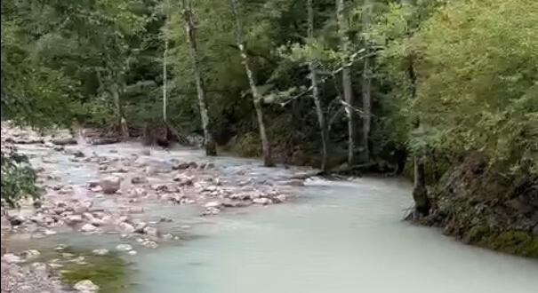 “Kifehéredett” a Neretva folyó Bosznia-Hercegovinában