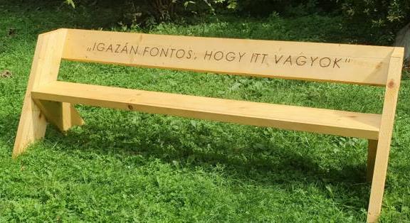 "Igazán fontos, hogy itt vagyok" - Loránt Anikó és Kaszás Tamás kiállítása az óbudai Budapest Hospice Házban, a Ludwig Múzeum Handle with Care tárlatának külső helyszínén